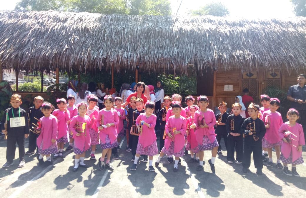 KB & TK Taruna Bakti Juara 1 Festival Angklung Pintar ECO Bambu Cipaku (23 Februari 2019)