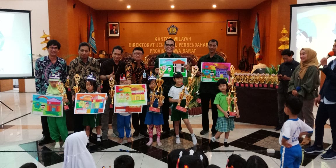 Juara 1 Lomba  Mewarnai  KEMENKEU Colouring Day 26 November 